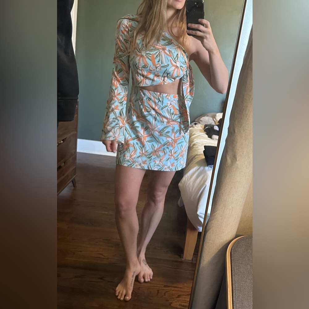 superdown One-Shoulder Cutout Mini Dress in Light Blue and Orange Floral size S